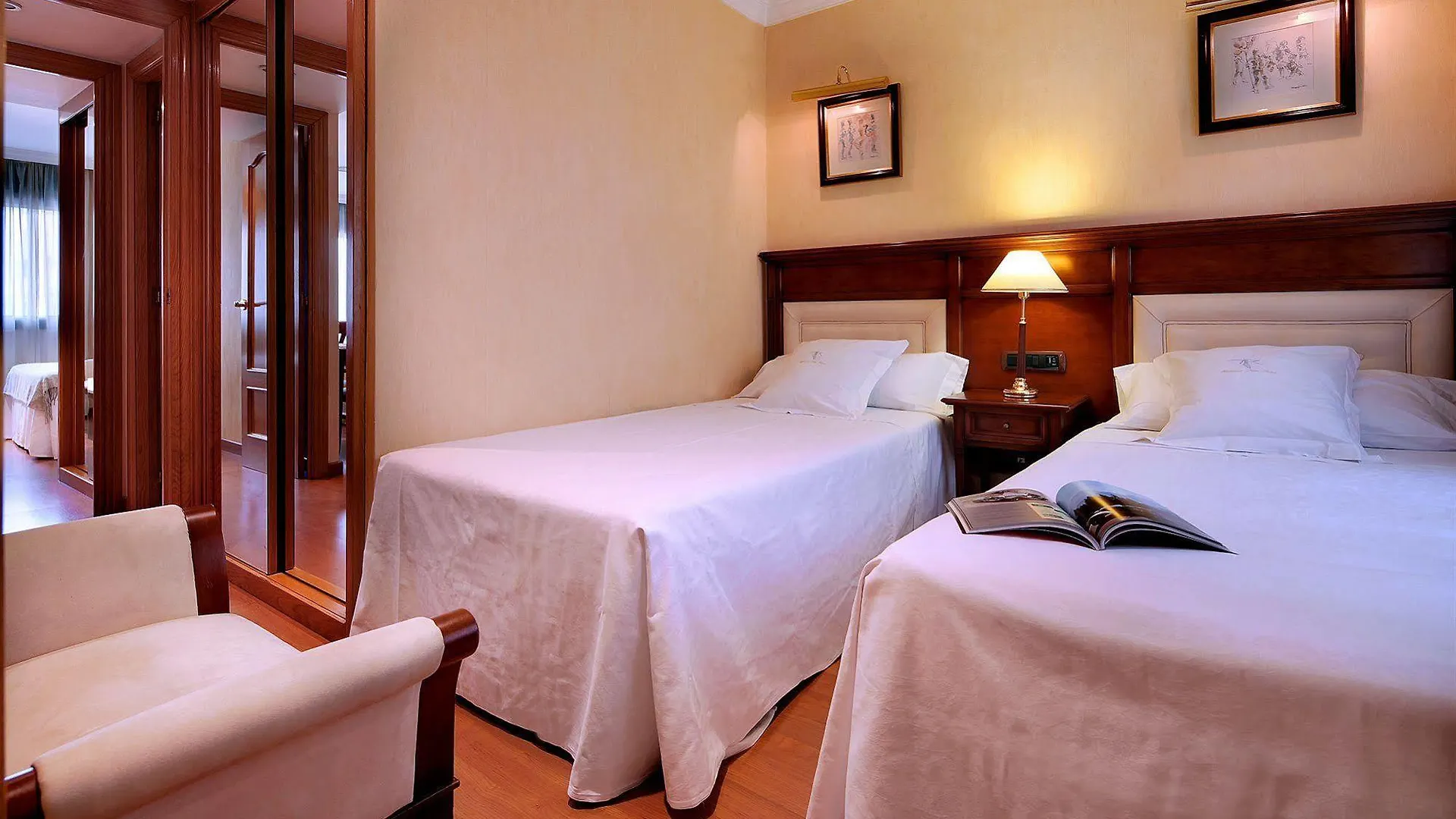 **** Aparthotel Apartaments-Hotel Hispanos 7 Suiza Barcelona Spain